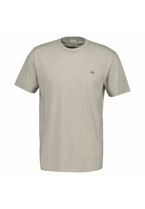 Beiges T-Shirt mit kurzen Ärmeln und Rundhalsausschnitt, mit kleinem gesticktem Logo auf der linken Brust und GANT-Markenetikett im Nackenbereich innen.