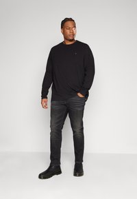 Tommy Hilfiger SLIM FIT TEE - Topper langermet - black