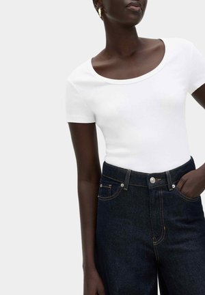 Marks & Spencer, SLIM FIT , biały
