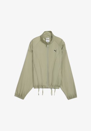 Gaiši zaļš, īss jaka ar garām piedurknēm, elastīgu jostasvietu un priekšējo rāvējslēdzēju. Iezīmēts ar izšuvuma detaļām un mazu melnu logotipu.