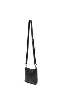 Borsa a tracolla nera in pelle con texture liscia, forma rettangolare, tracolla regolabile e dettagli in metallo dorato.