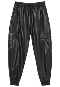 Czarne dżinsowe spodnie jogger z ekoskóry, z elastycznym paskiem, sznurkiem do regulacji, zwężanymi mankietami oraz dwiema bocznymi kieszeniami cargo. Gładka tekstura.