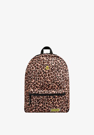 Sac à dos en imprimé léopard marron et noir, avec une poche avant zippée, une forme arrondie et une poignée supérieure pour un transport facile.