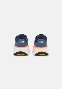New Balance FRESH FOAM X MORE V4 - Sapatos para corrida em estrada - eclipse