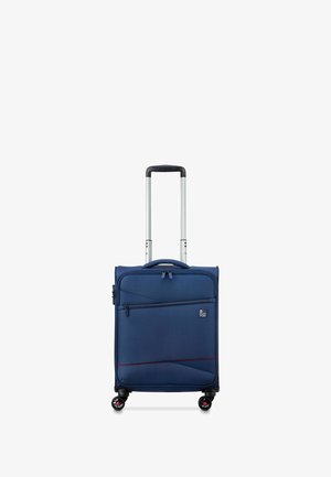 Valigia blu navy con tessuto testurizzato, manico telescopico e quattro ruote multidirezionali. Presenta una tasca anteriore con zip e dettagli rossi.