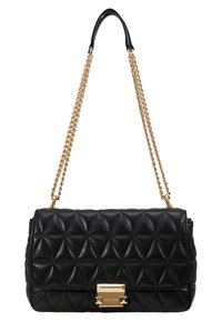 Černá prošívaná kožená kabelka přes rameno se zlatým řetízkovým popruhem a obdélníkovým zlatým uzávěrem.