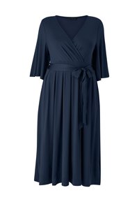 Marineblauwe wikkeljurk met korte flapmouwen, een V-halslijn en een afneembare riem die op de taille is gestrikt, met een vloeiende, geplooide rok.