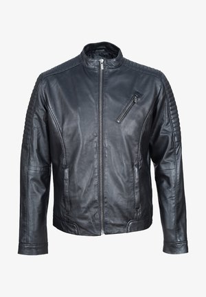 Zwart leren jack met een rits aan de voorkant, aansluitend ontwerp, gewatteerde accenten op de schouders en een klein ritsvakje op de borst. Gladde textuur.