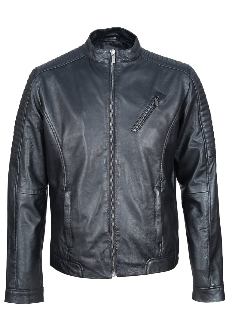 Svart läderjacka med dragkedja framtill, figursydd design, kviltade detaljer på axlarna och en liten dragkedjeficka på bröstet. Slät textur.