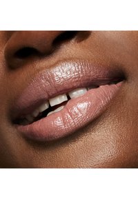 MAC MONOCHROME LIPGLASS - Brillo de labios - best teddy