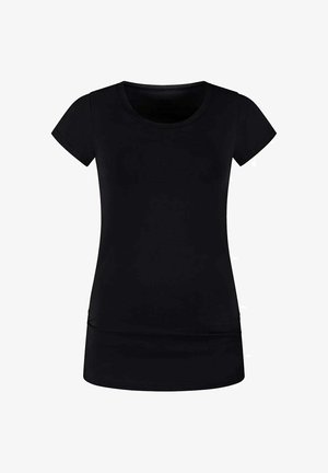 Zwart strakke T-shirt met korte mouwen, ronde halslijn en licht verlengde zoom, getoond op een witte achtergrond.