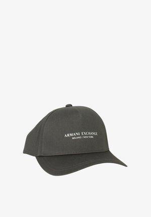 Cappellino da baseball nero con visiera curvata, presenta la scritta bianca "Armani Exchange Milano / New York" sul fronte. Realizzato in tessuto testurizzato.