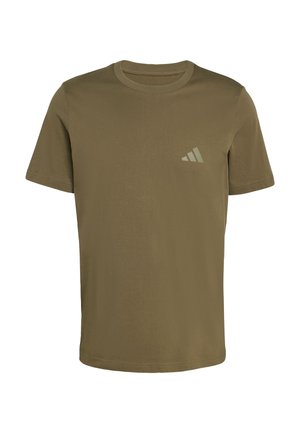 Enkelt olivengrøn kortærmet t-shirt med rund hals og lille lysegrønt geometrisk logo på venstre bryst.