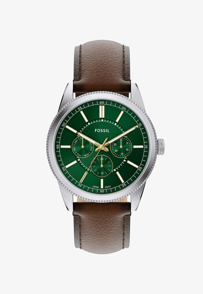 Montre en acier inoxydable avec un cadran texturé vert, des aiguilles dorées et un bracelet en cuir brun. Elle dispose de trois sous-cadrans et de marqueurs d'heure blancs.