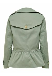 Giacca peplum verde chiaro con vita svasata, dettagli con bottoni e una prolunga sul retro. Realizzata in un tessuto leggero e liscio.