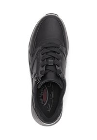Baskets en cuir noir avec une surface lisse, à lacets à l'avant, fermeture éclair sur le côté, col rembourré et semelle intérieure texturée présentant un motif subtil.