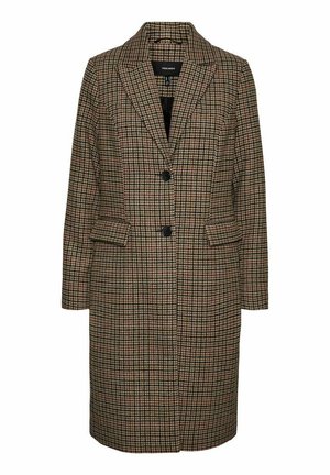 Hnědý károvaný kabát s klopovým límcem, dvěma předními kapsami, zapínáním na jeden knoflík a upraveným střihem. Hladká textura s pevným designem.