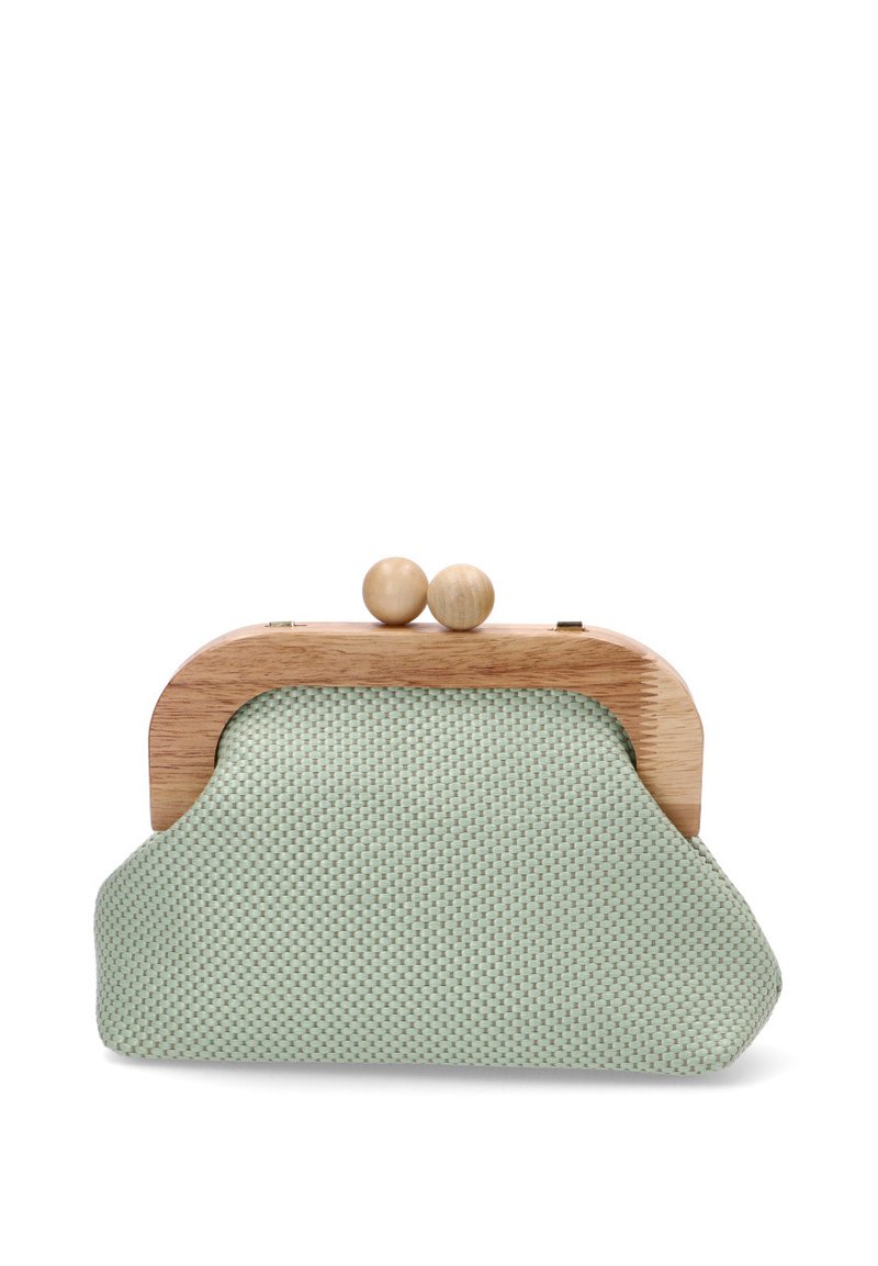Bolso de mano con un cuerpo de tela trenzada en verde menta y un marco de madera natural, que presenta dos perillas de cierre de madera redondas en la parte superior.