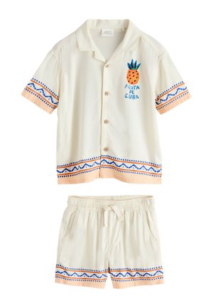 Next REGULAR FIT - SHORT SLEEVE REVERE COLLAR SHIRT & SHORTS SET  . - Jeans Shorts - ecru fruta de cuba print