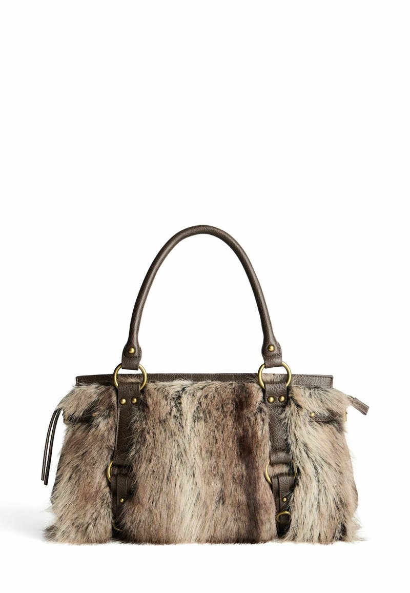 Torba od umjetnog krzna s smešnim kožnim detaljima, okruglim ručkama i mesinganim hardverom. Ima teksturiranu, krznenastu vanjštinu i zatvaranje na zip.