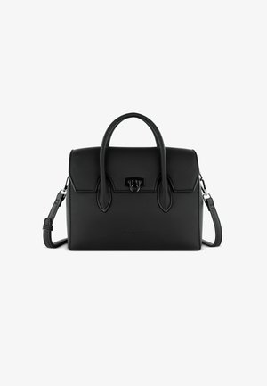 Sac à main en cuir noir avec des poignées doubles et une bandoulière amovible. Il présente une face plate, un fermoir en métal et un branding discret à la base.