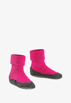 Calze a maglia rosa con risvolto e suole in feltro grigio dotate di puntini antiscivolo, progettate per comfort e aderenza.
