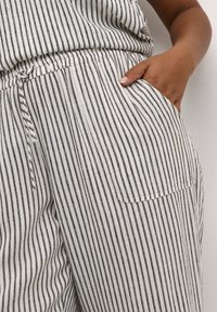 Kaffe Curve KCMILLE - Kalhoty - chalk black stripe