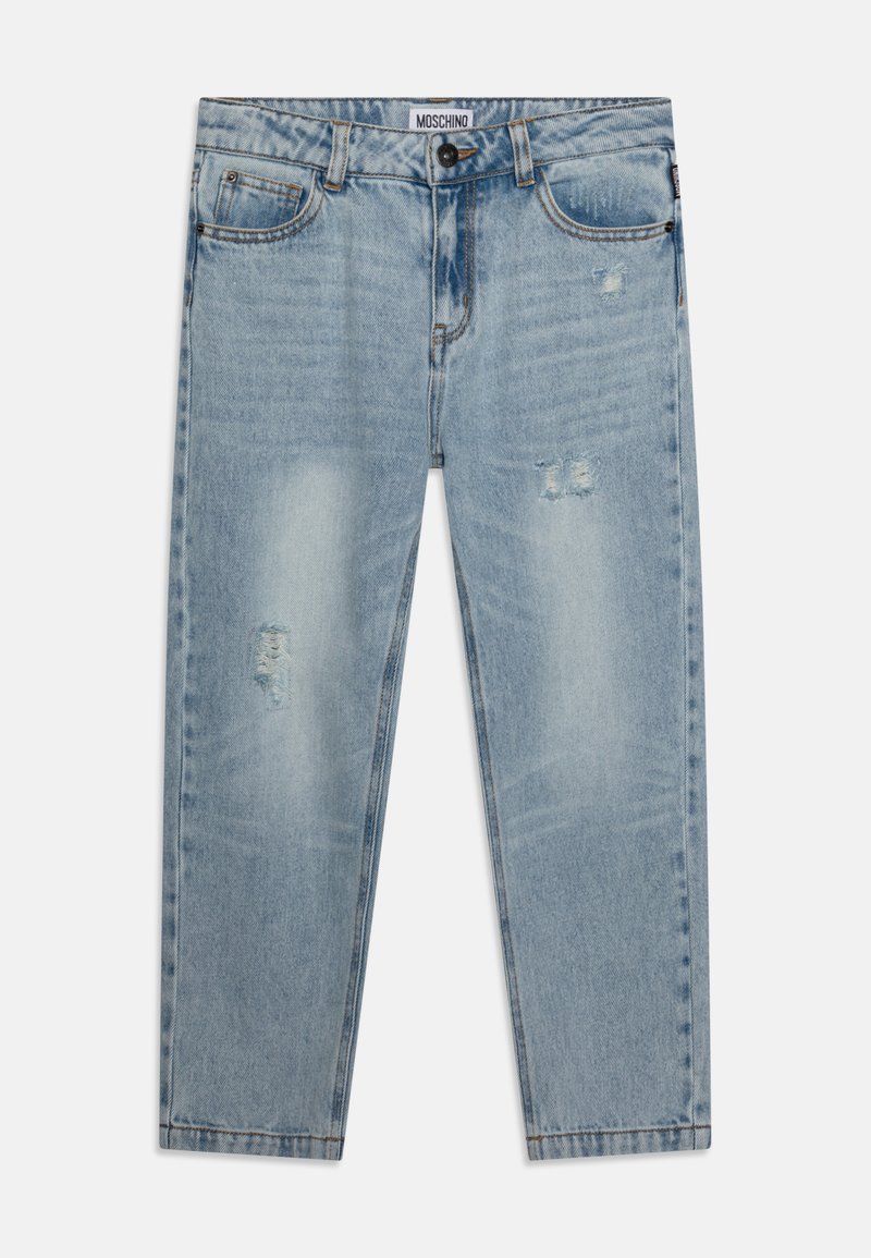 Jeans de ganga azul claro com um corte descontraído, apresentando áreas desgastadas, design de cinco bolsos e um rótulo da Moschino na cinta.