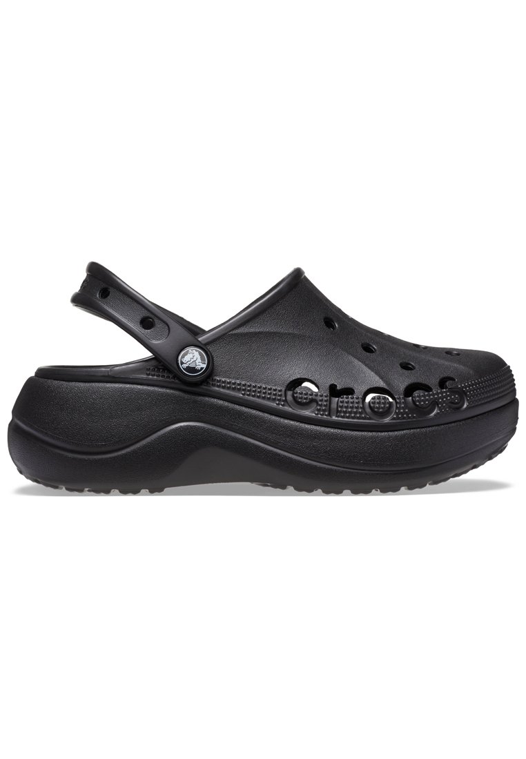 Zuecos Crocs negros con punta redondeada, orificios ventilados y una correa trasera. Fabricados con un material ligero y un acabado texturizado.