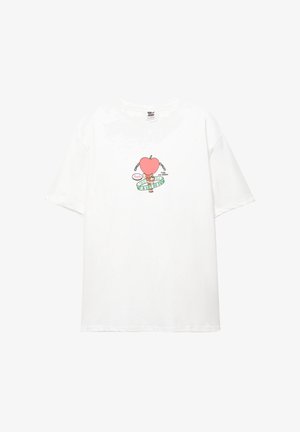 Vit bomull t-shirt med en central grafik av ett pink äpple och en karaktär, med texten "Mycket roligt" och dekorativa element.