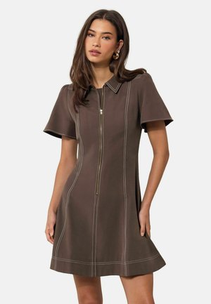 Lipsy, CONTRAST STITCH COLLARED ZIP FRONT SHORT SLEEVE MINI DRESS - Skjortekjole - brown