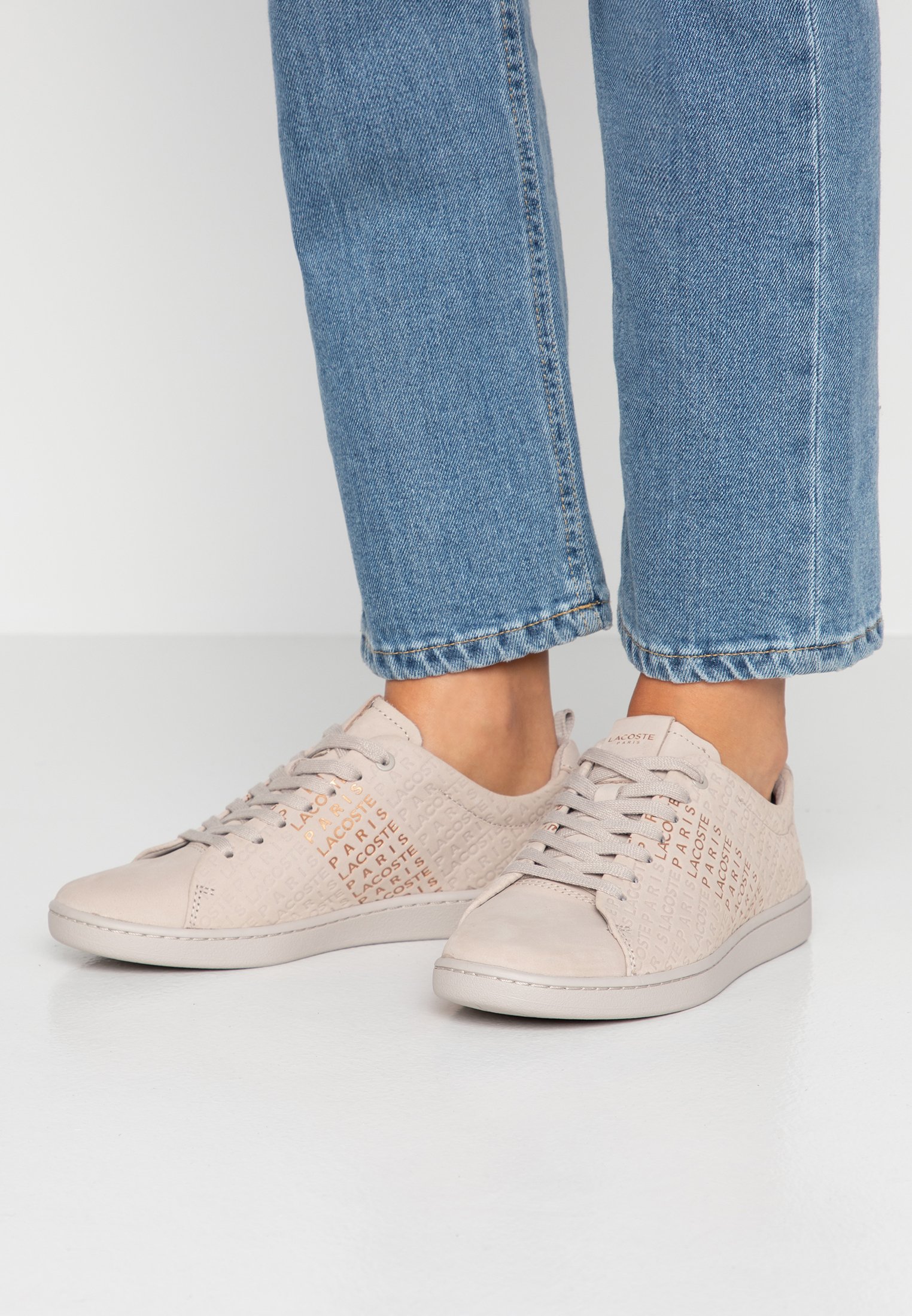 Lacoste CARNABY EVO - Zapatillas - grey/gold/beige - Zalando.es