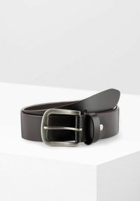 Dunkelbrauner Leder Gürtel mit glatter Oberfläche, ausgestattet mit einer rechteckigen, silberfarbenen Schnalle und einer runden Leder-Schlaufe zur Anpassung.