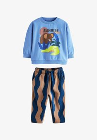 Vybráno, blue safari