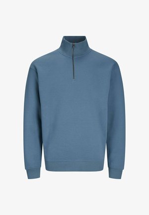 Sudadera de cremallera azul clara con cuello alto; hecha de una tela suave y texturizada; presenta puños y dobladillo de canalé.