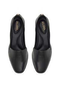 Chaussures noires en cuir à enfiler avec une texture lisse, bout pointu, semelle intérieure ergonomique et logo doré sur la semelle.