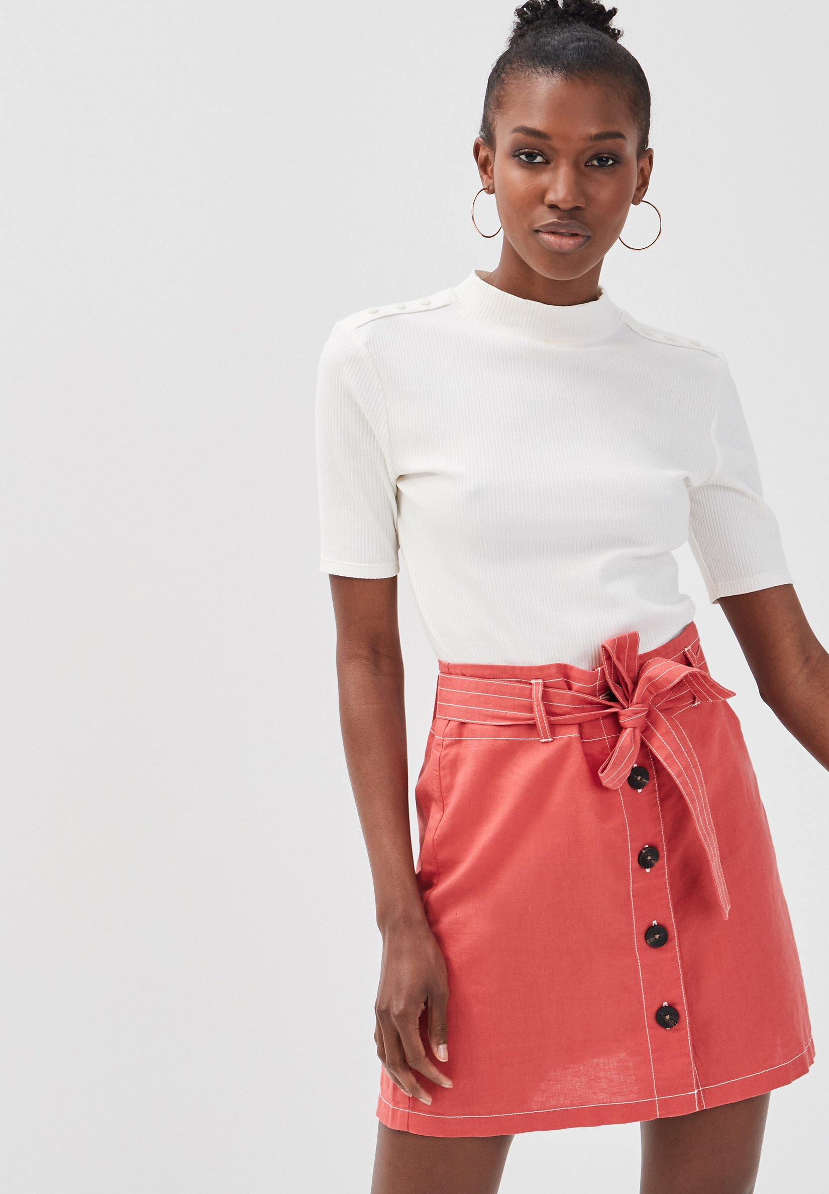 jupe rouge cache cache