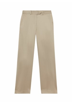 Beige rechte broek met steekzakken aan de voorkant, lussen voor een riem, knoopsluiting en een vlakke voorkant.
