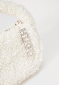 HUGO BECKY BAG - Håndveske - open white