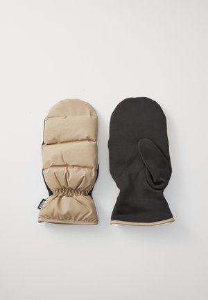 Polstret hansker: en beige med rynket mansjett og en svart med tommelåpning. Begge har glatte, vannavvisende yttermaterialer.