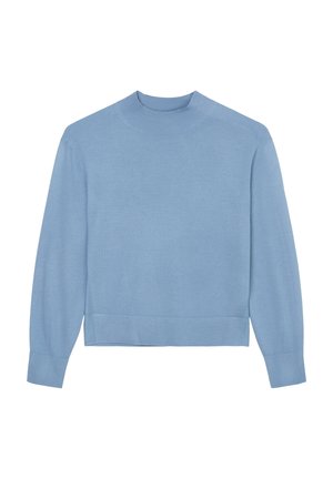 Jasnoniebieski sweter z długim rękawem, z prążkowanym półgolfem, mankietami i pasem, ułożony na płasko na białym tle.