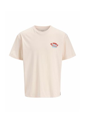 Beige t-shirt med korte ærmer og rund halsudskæring samt lille rød og blå "El Diablo Taqueria Mexicana" tekst og stjerne grafik på venstre bryst.