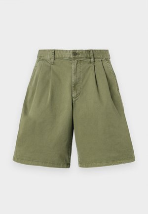 Shorts kaki cu plii în față, confecționați dintr-un amestec de bumbac. Au curea de pantaloni și închidere cu nasture, cu tiv drept și finisare curată.