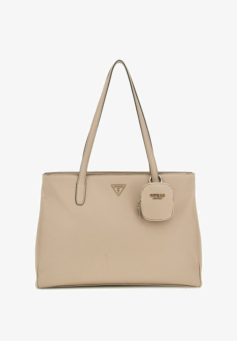 Sac fourre-tout beige avec longues poignées, en matériau synthétique texturé, fermeture zippée sur le dessus, accent logo et petite pochette détachable sur le côté.