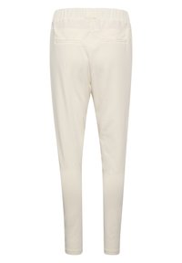 Pantalon blanc extensible avec une ceinture élastique. Comprend des jambes fuselées et deux poches arrière. Texture lisse, design minimaliste.