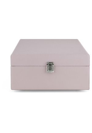 Boîte de rangement rectangulaire rose clair avec une serrure à clapet en métal argenté à l'avant, fermée, sur fond blanc.