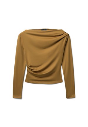 Haut à manches longues en jaune moutarde, avec un design drapé, une texture douce et des détails froncés sur le côté. Silhouette lisse et ajustée.