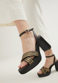 Thumbnail Image 3