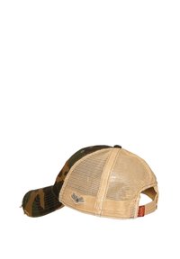 Gorra con estampado de camuflaje y parte trasera de malla con acentos en beige. Visera curva con correa ajustable. Presenta un detalle del logo en el lateral.