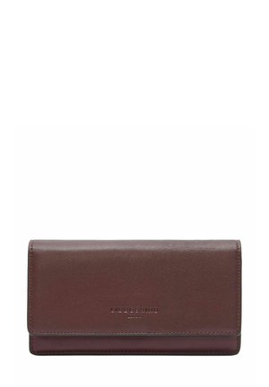 Bordeauxrotes Lederportemonnaie mit glatter Oberfläche, rechteckiger Form und geprägtem Markennamen auf der Vorderseite. Überschlagverschluss.